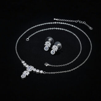 Elegant Diamond Look Necklace Set with Earrings – Party & Festive Wear